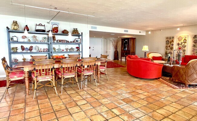 Building Photo - Sarasota Bay Penthouse