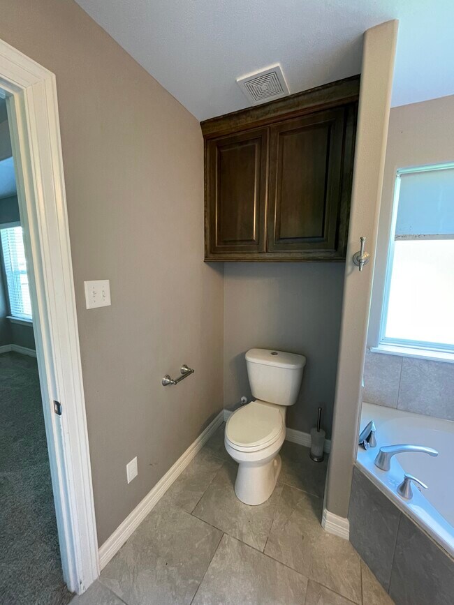 Building Photo - 6122 Stoney Brook Dr