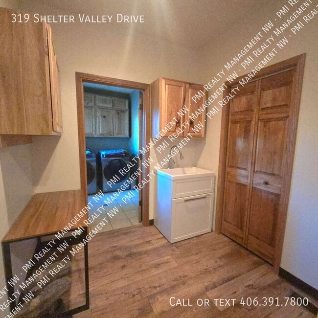 Building Photo - 319 Shelter Valley Dr