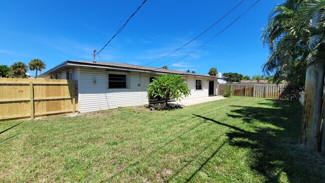 Building Photo - Beautiful Corner Lot Rental-Large 4 Bedroo...