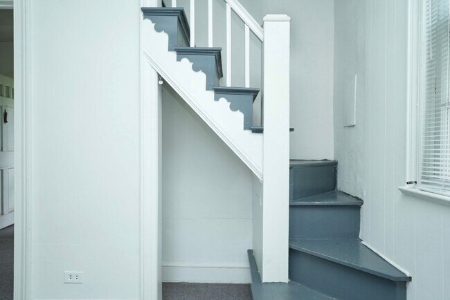 Building Photo - 2321 Fontaine Ave Ext