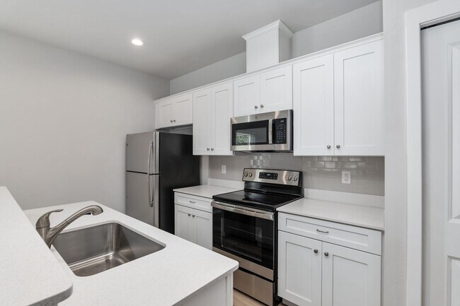 Building Photo - Stunning Brand-New 3-Bedroom, 3-Bathroom H...
