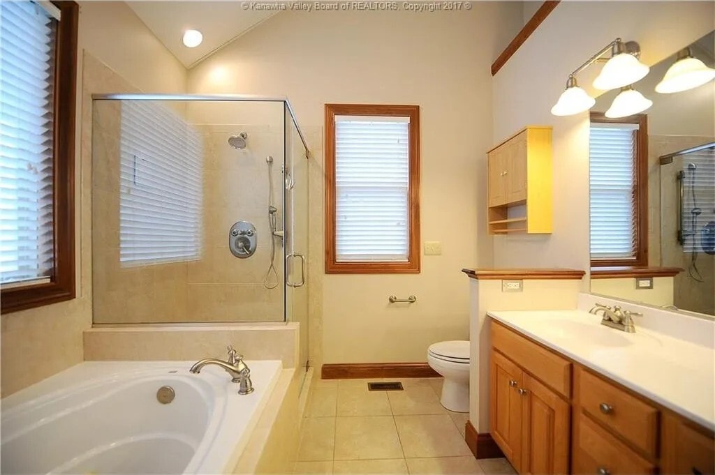 Building Photo - 49 Wills Dr