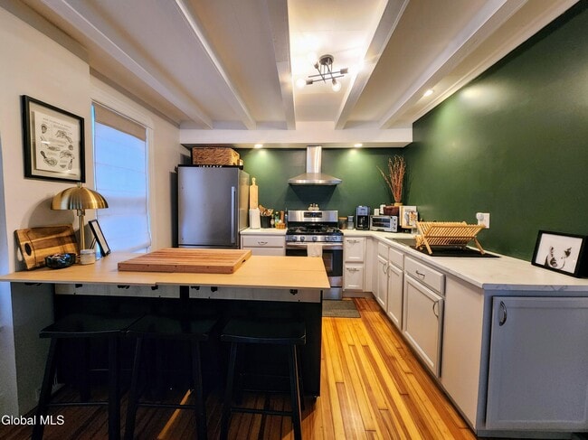 Building Photo - 11 Ingersoll Ave