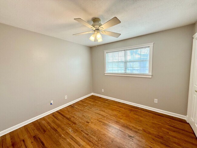 Building Photo - 207 Estates Dr
