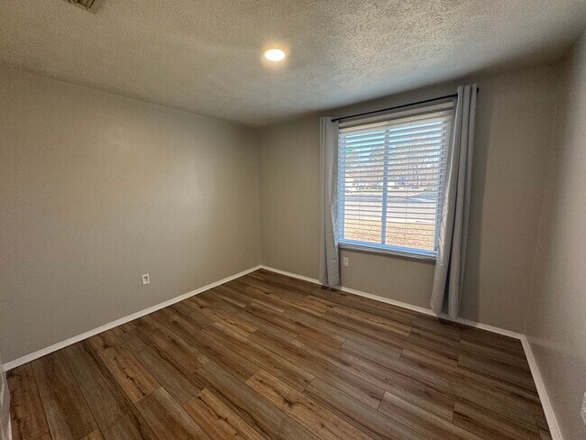 Building Photo - 261 Windsor Castle Dr