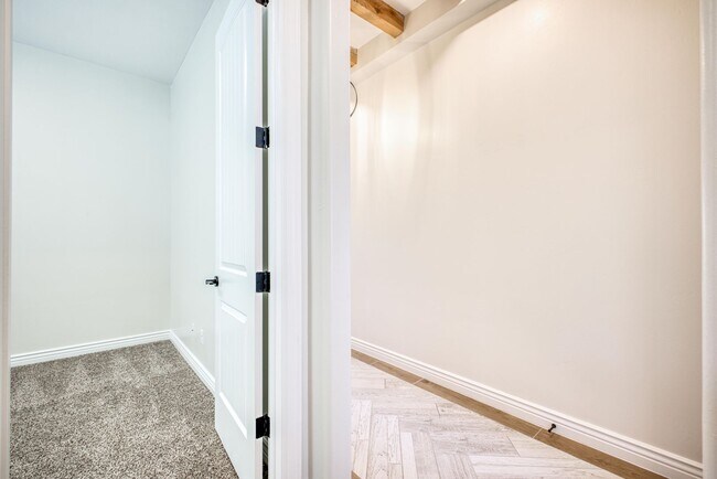 Building Photo - Beautiful East side House 4 bed-2.5 baths, part of The Overlook Casa Club that includes Swimming ...