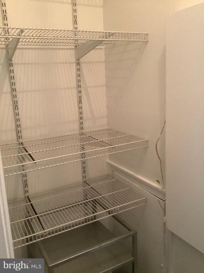 Building Photo - 12 Normandy Square Ct