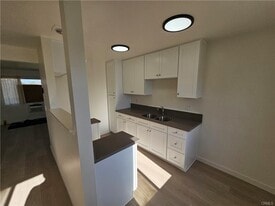 Building Photo - 554 E Hurst St