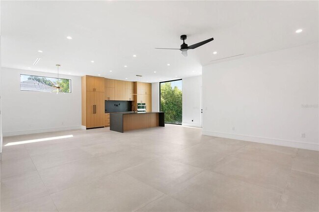 Building Photo - 3010 W Trilby Ave