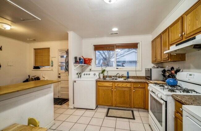 Eat in kitchen - 1107 S 3rd Ave
