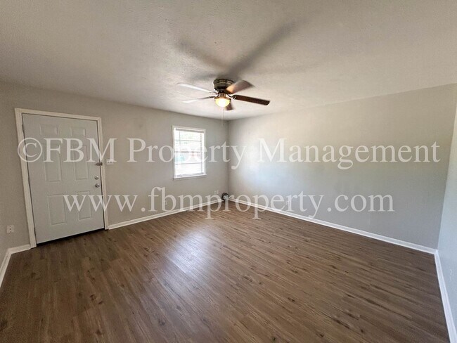 Building Photo - 330 W College St