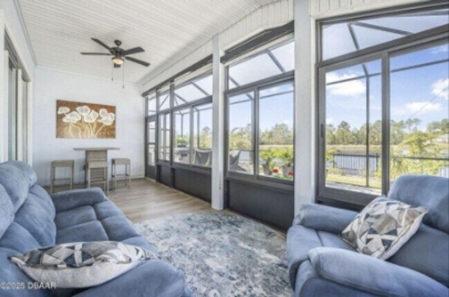 Building Photo - Stunning Waterfront 4 Bed Property in Sunn...