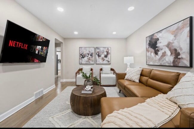 Building Photo - 3222 S 52nd Ct