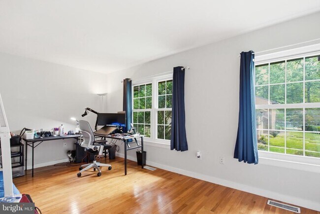 Building Photo - 2042 Headlands Cir