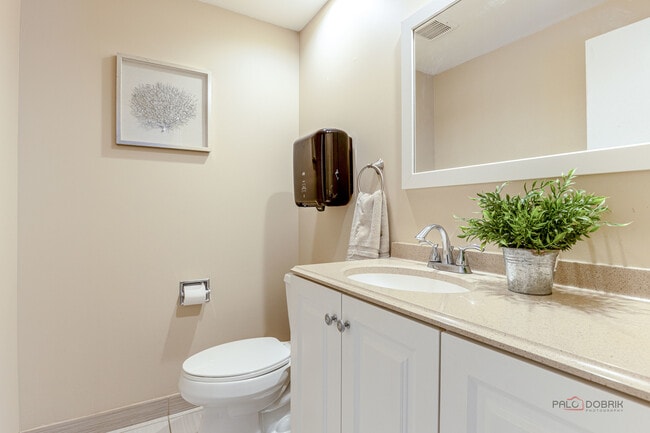 Building Photo - 2431 Cobblewood Dr