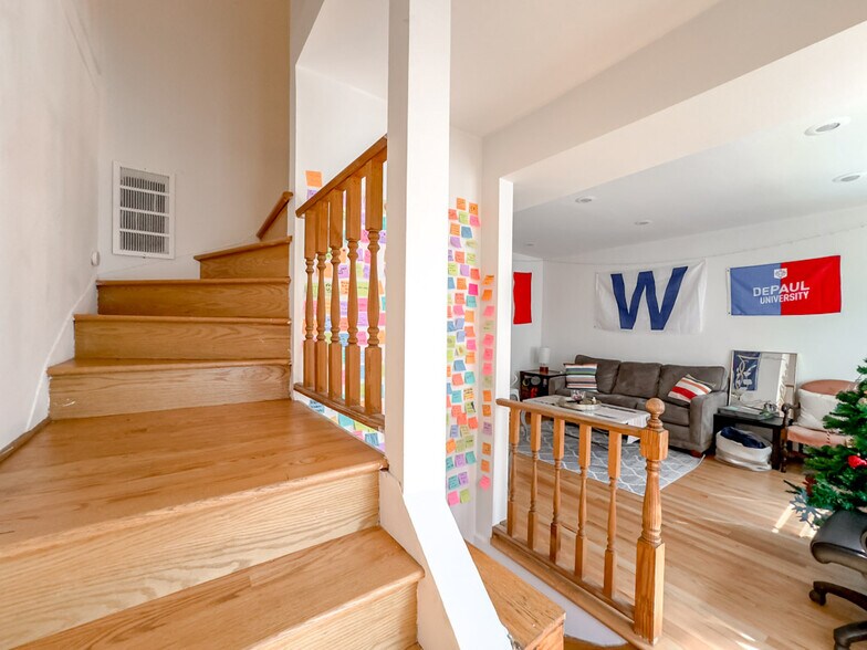 Building Photo - 1418 W Henderson St