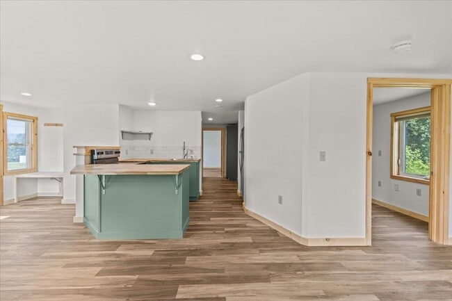 Building Photo - 32 Goodell Ave
