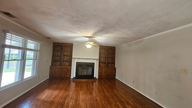 Building Photo - 445 W Chickasaw Rd