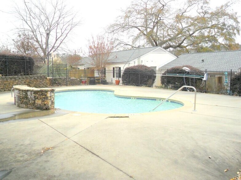 Building Photo - 1545 Stone Gate Ln SE