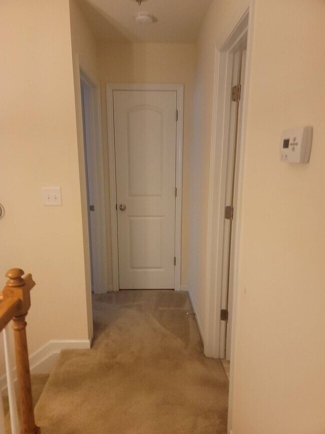 Building Photo - 3 bedroom 2.5 bath townhome in University Area