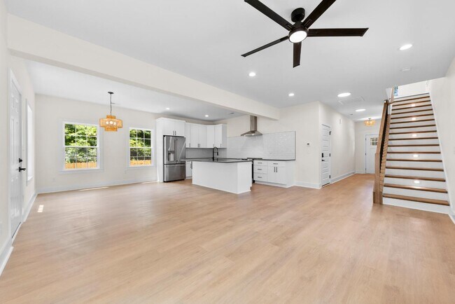 Building Photo - 3420 Tappan Pl