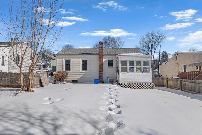 Building Photo - 4924 Greenwood St