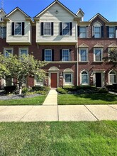 Building Photo - 1627 E Lakeview Ln