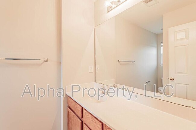 Building Photo - 5 Spring Crossing Cir