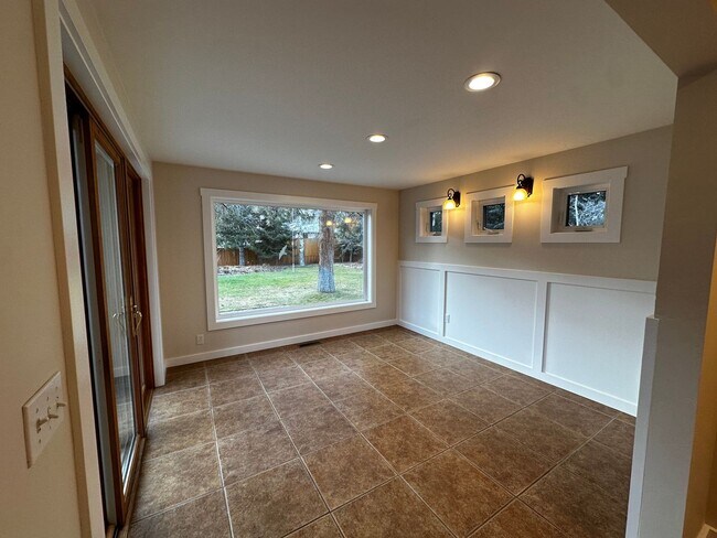 Building Photo - 4 Bed, 3 Bath Home in Hailey, Idaho with Beautiful Mountain Views