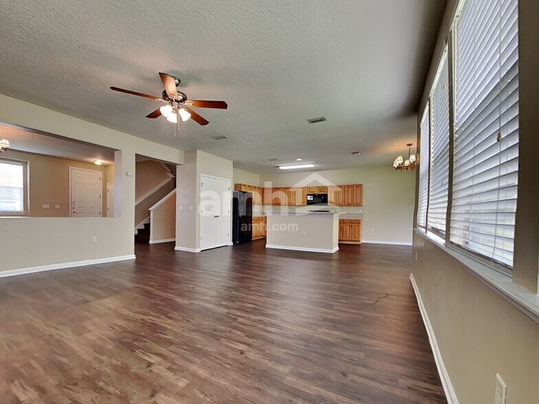Building Photo - 11293 Justin Oaks Dr N