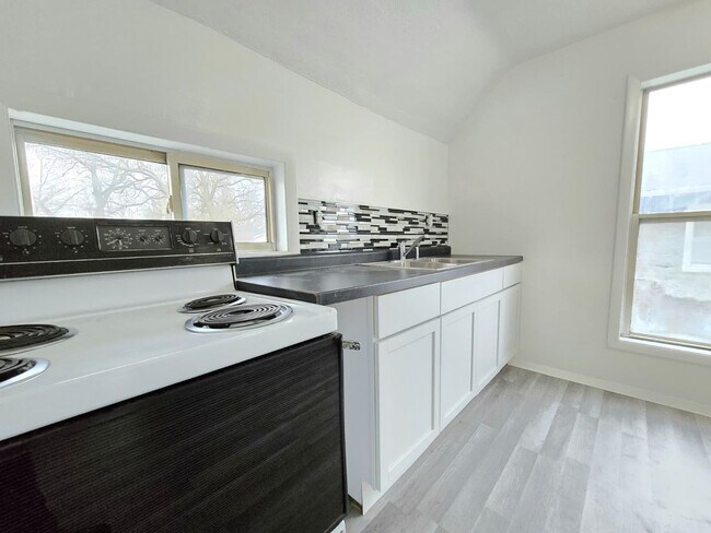 Building Photo - 3312 E Mishawaka Ave