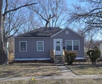 Building Photo - Coming Soon! 2 bed 1 bath in St. Ann