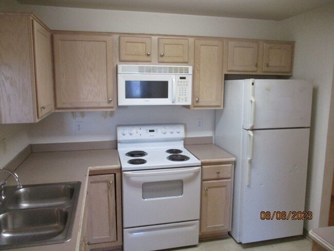 Building Photo - 913 Westridge Dr