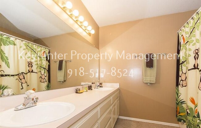 Building Photo - 3 Bed | 2.5 Bath in Jenks!