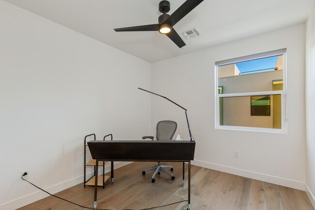 Building Photo - 5151 N 13th Pl