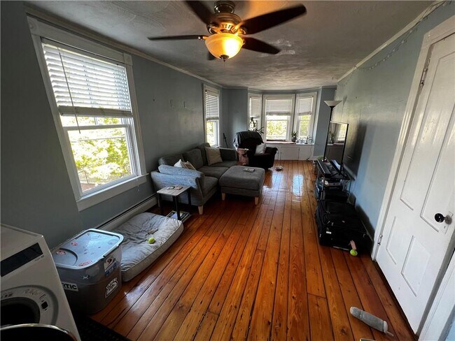 Building Photo - 235 Spring St