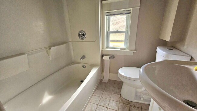 Building Photo - 3832 Harriet Ave