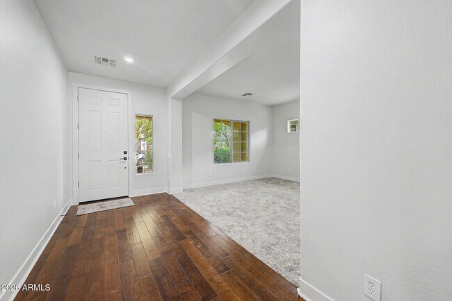 Building Photo - 3113 E Chisum Ln