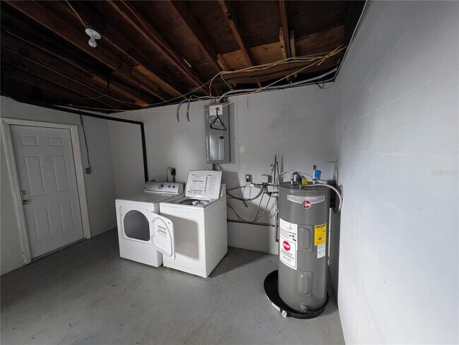 Building Photo - 4851 Phoenix Ave