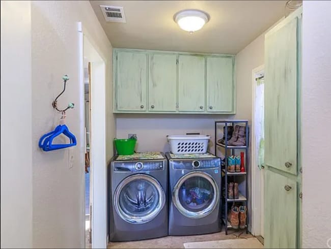 Building Photo - 3529 Hilltop Dr