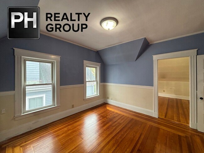 Building Photo - Park Road, Belmont, MA 02478 - 2 BR 1 BA triplex