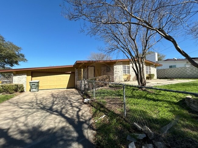 Building Photo - 1814 Crestridge Dr