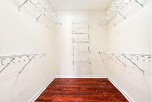 Building Photo - 4264 Live Oak Dr