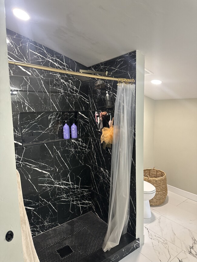 Building Photo - 3601 W Pikes Peak Ave