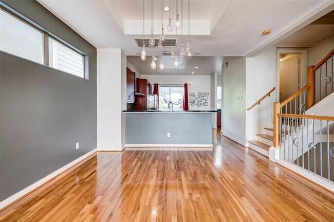Building Photo - 1729 Reinerman St