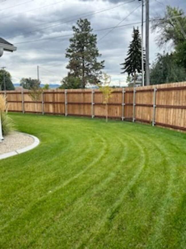 Building Photo - 3 bed/2bath Hamilton home -Fully Furnished