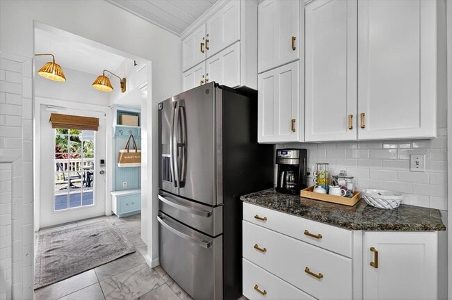 Building Photo - 235 10th Ave NE