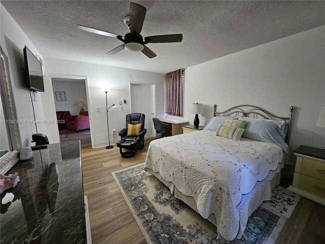 Building Photo - 1501 NE Miami Gardens Dr