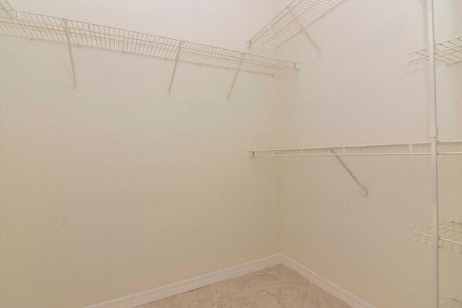 Building Photo - Remodeled and Upgraded -2nd Floor - 1 Bed 1 Bath Condo For Lease